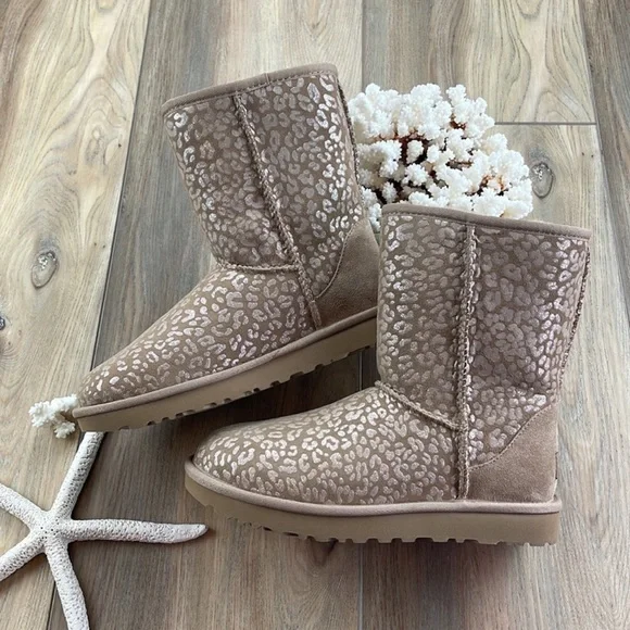 🌴🔆UGG- BROWN CLASSIC SHORT SNOW LEOPARD BOOTS🔆🌴 - Picture 9 of 16